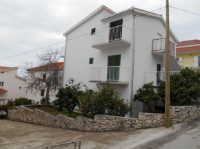 Apts Marijica - 100m from the beach, Trogir